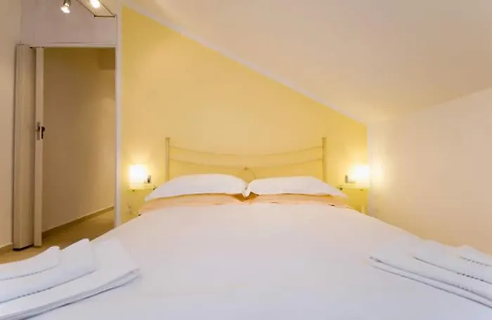 Cristina Гостевой дом Монтероссо-аль-Маре